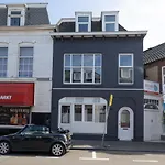 Modern Two Bedroom Apartment Close To The Beach