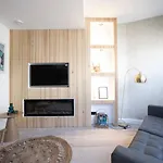 Aparthotel Modern Two Bedroom Close To The