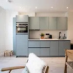 Modern Two Bedroom Close To The Aparthotel Den Haag