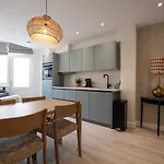 Modern Two Bedroom Close To The Den Haag