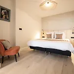 Modern Two Bedroom Apartment Close To The Beach