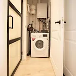Aparthotel Modern Two Bedroom Close To The
