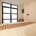 Modern Two Bedroom Apartment Close To The Beach