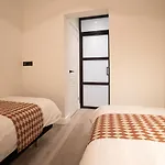 Modern Two Bedroom Apartment Close To The Beach