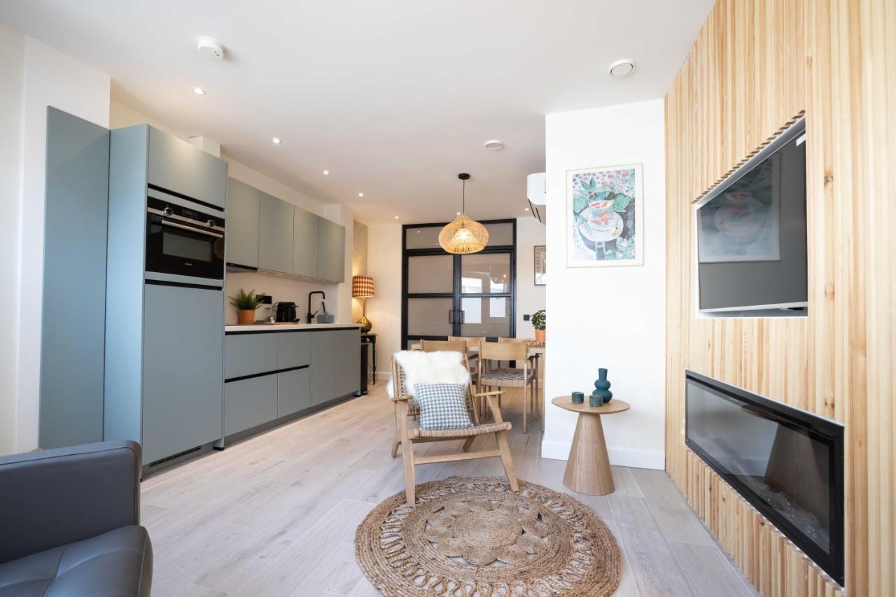 Four Star - Badhuisstraat 6 * Den Haag