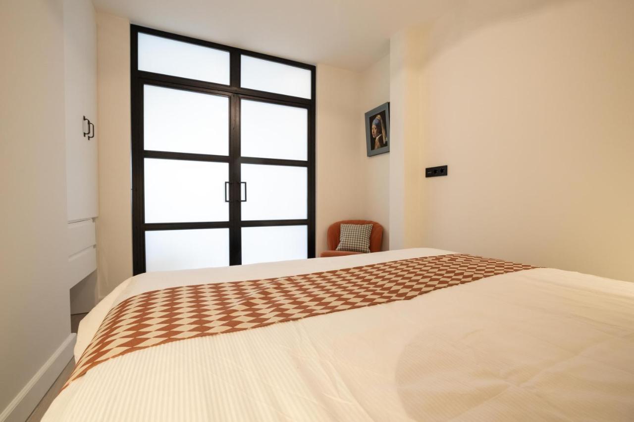 Modern Two Bedroom Close To The * The Hague